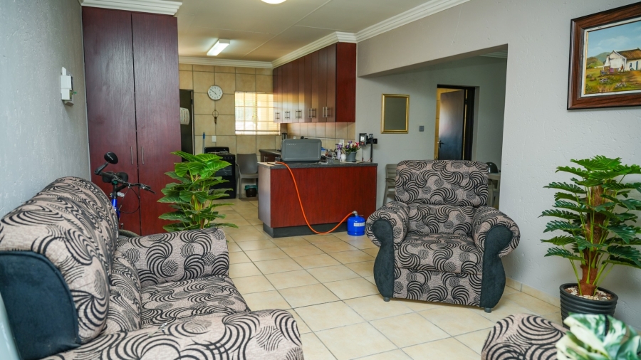 6 Bedroom Property for Sale in Flamwood North West